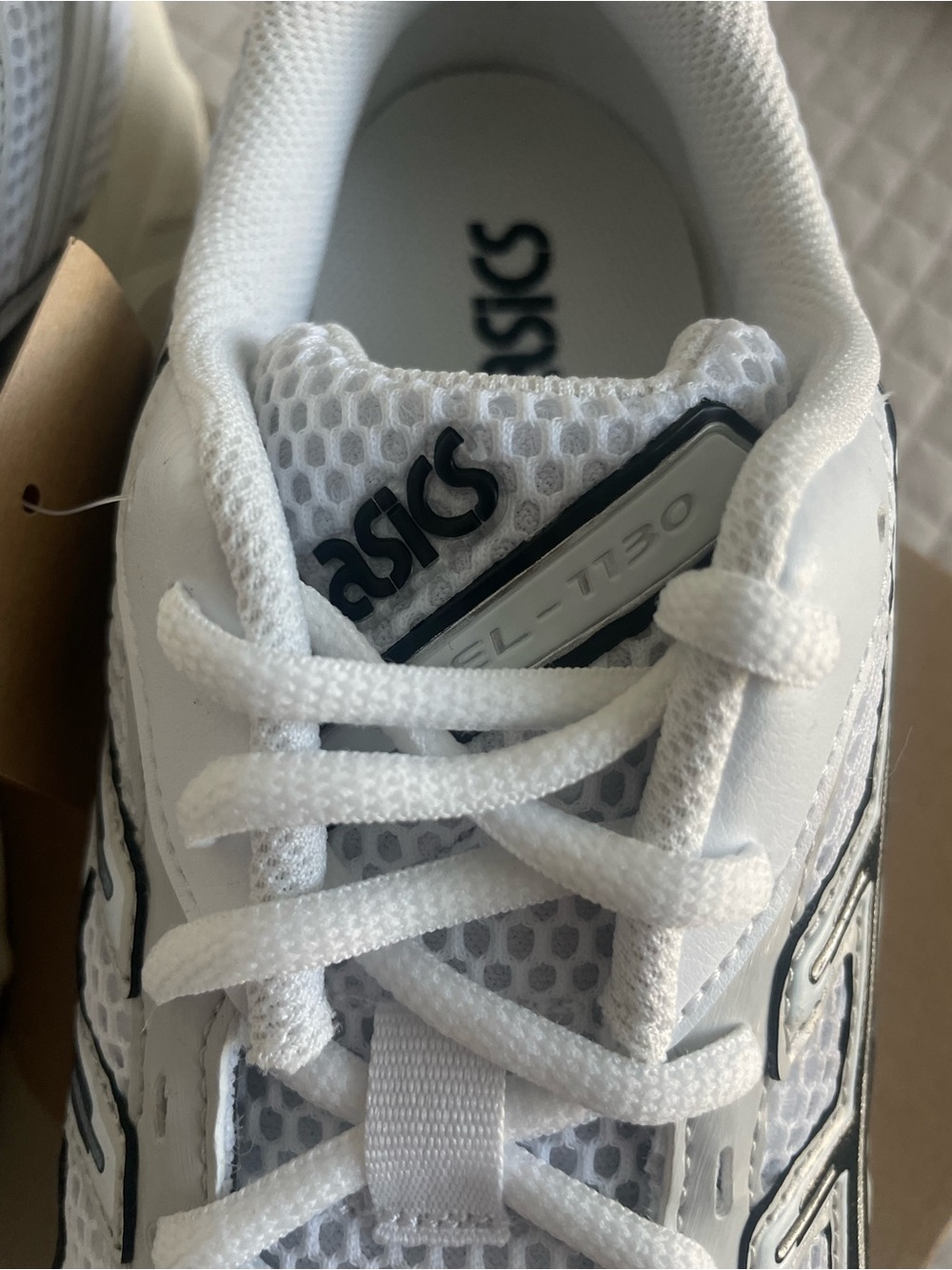 Asics GEL-1130 Men's White with Gray Accent Running Shoes - Picture 5 of 8